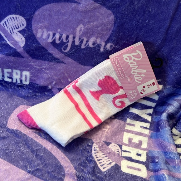 Barbie Pink Travel bag with tumbler and Socks - Picture 5 of 5